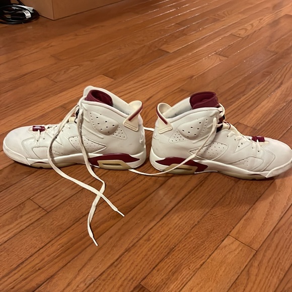 Jordan 6 Maroon Size 11 - Picture 2 of 4